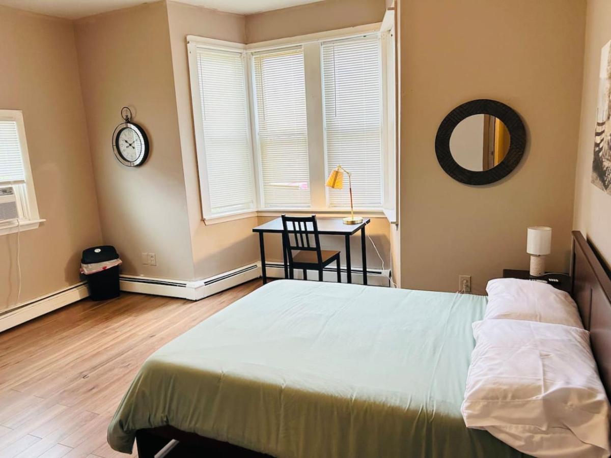 Nice Big Room Near Whole Foods, Brown University With Shared Bathroom And Kitchen Providence Exteriör bild