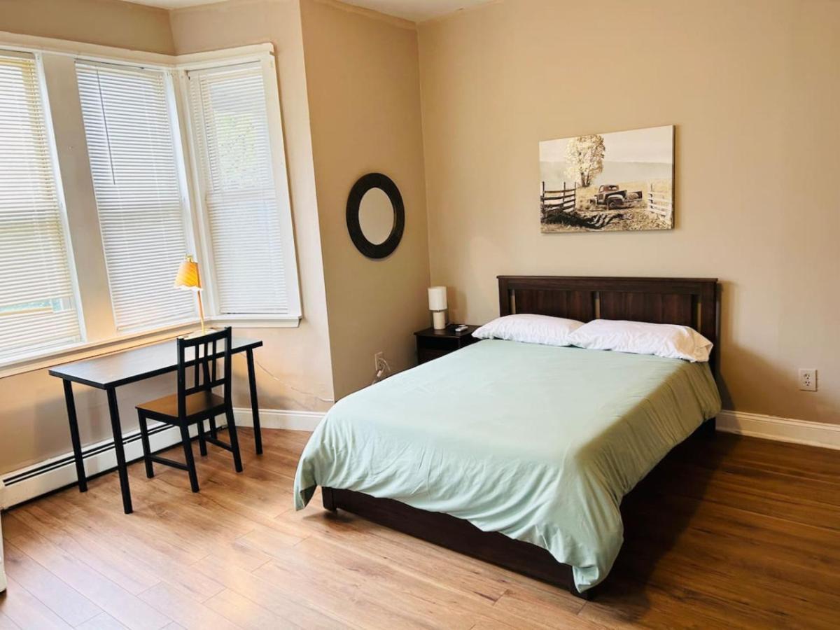 Nice Big Room Near Whole Foods, Brown University With Shared Bathroom And Kitchen Providence Exteriör bild