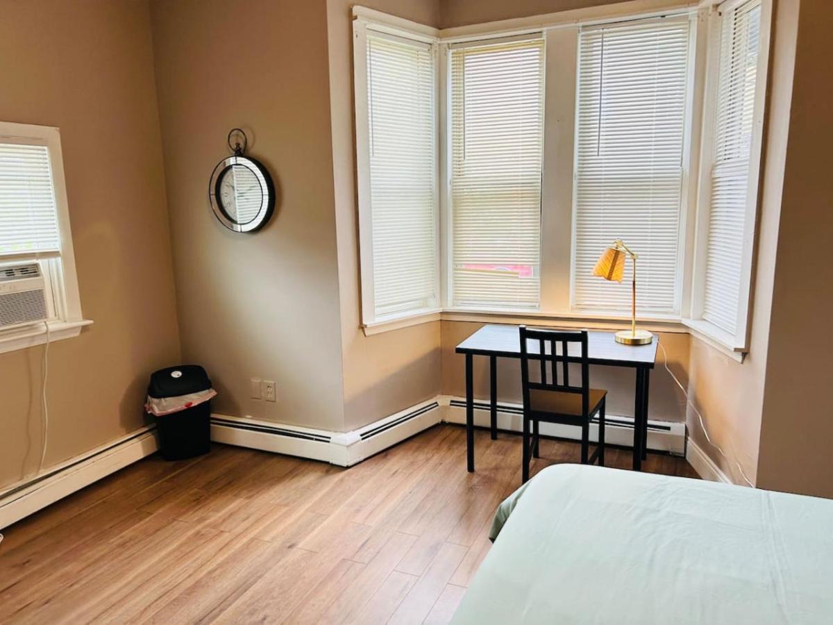 Nice Big Room Near Whole Foods, Brown University With Shared Bathroom And Kitchen Providence Exteriör bild